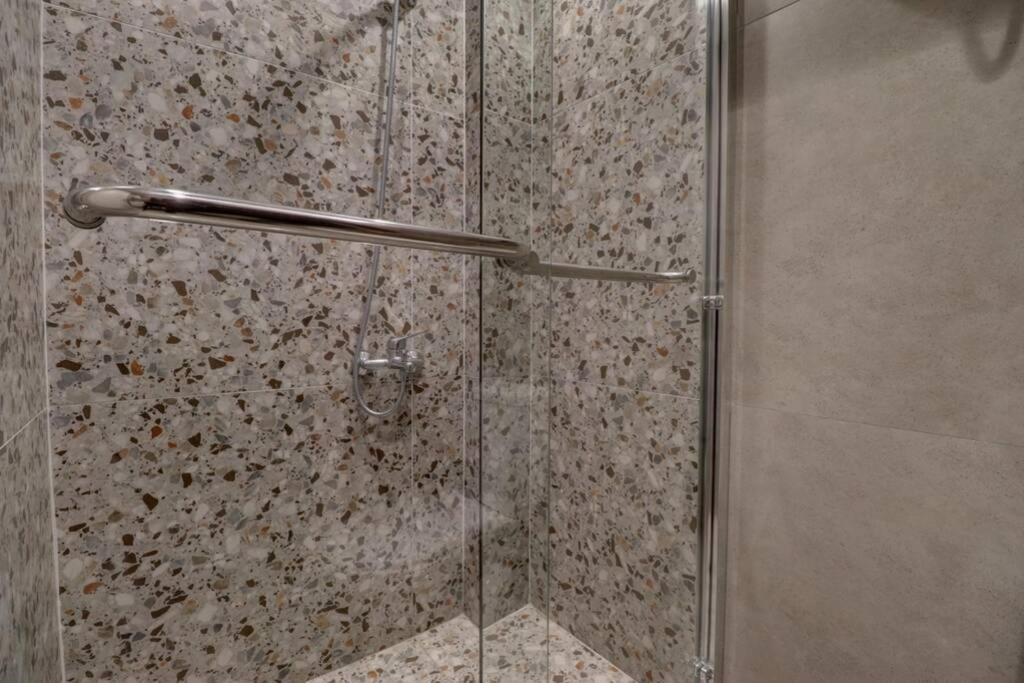 Town Square Apartment Priştine Dış mekan fotoğraf