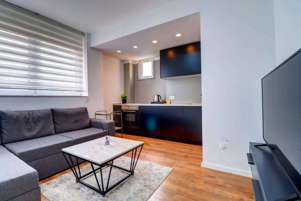 Town Square Apartment Priştine Dış mekan fotoğraf