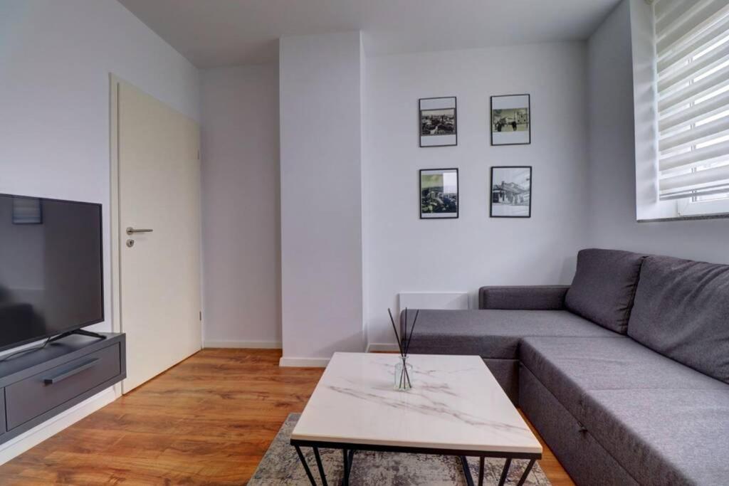 Town Square Apartment Priştine Dış mekan fotoğraf