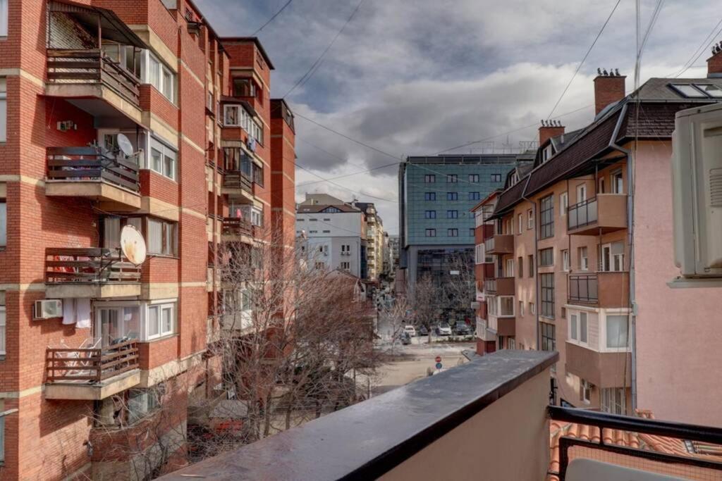 Town Square Apartment Priştine Dış mekan fotoğraf